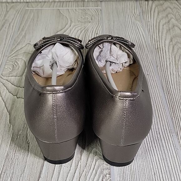 Salon Studio Metallic Pewter Wedge Slip On Bow Toe Shoes Womens 8W NEW - Picture 6 of 13